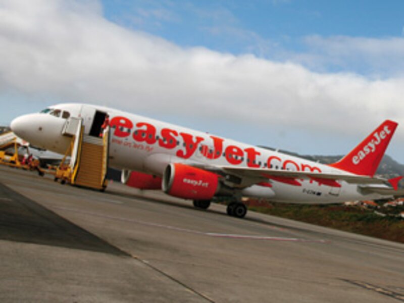 EasyJet begins mobile boarding pass trial