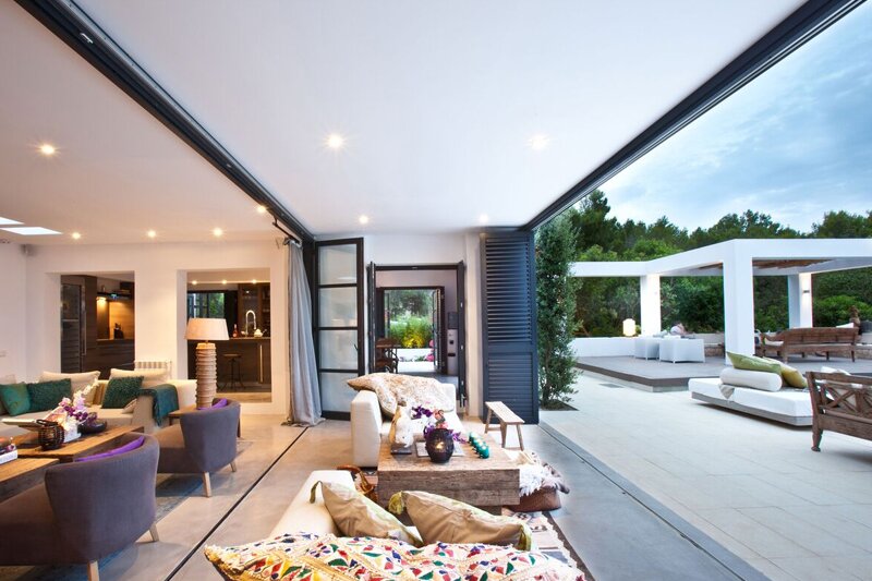 Online retailer Mr & Mrs Smith adds luxury villas to portfolio